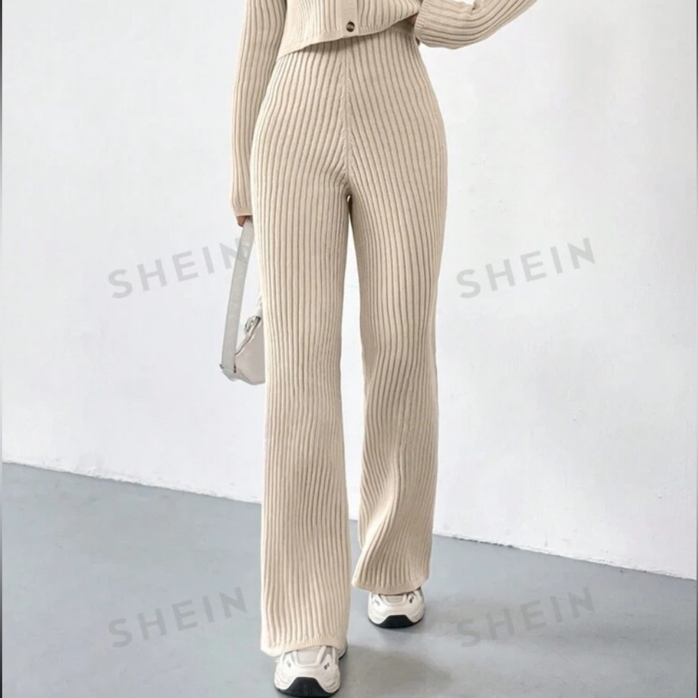 Flare leg knit pants​